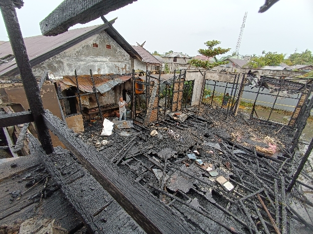 Kebakaran saat Hujan, Tiga Rumah Warga Ludes Jadi Arang