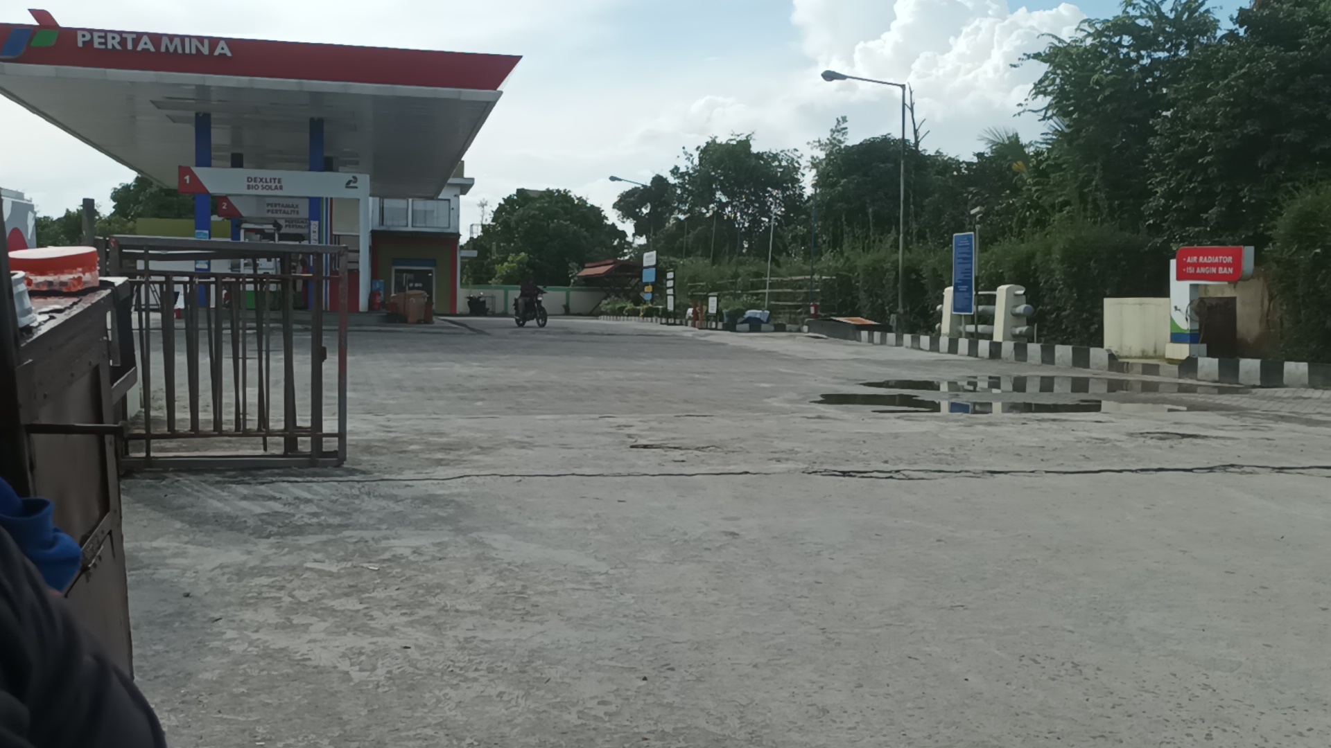 Warga Keluhkan Adanya Preman Parkir di Kawasan SPBU Jalan Tjilik Riwut Km 8 Sampit