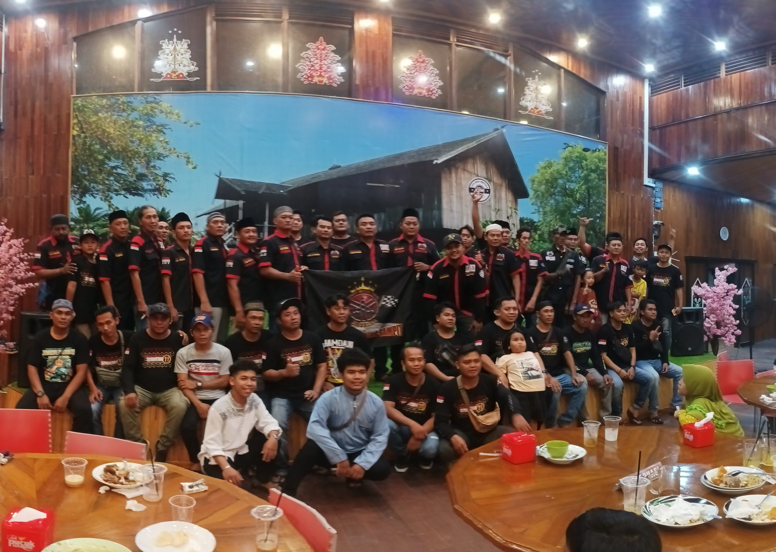 Komunitas Motor King Sampit Ngabuburit Bareng hingga Berbagi Ratusan Paket Takjil dan Sembako