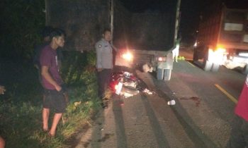 Aparat kepolisian melakukan olah TKP kecelakaan maut di Kecamatan Kota Besi, Minggu malam, 3 Maret 2024.