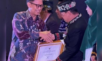 Bupati Kotim Halikinnor saat menerima Penghargaan Bebas Frambusia dari Kemenkes RI di Jakarta, Rabu, 6 Maret 2024