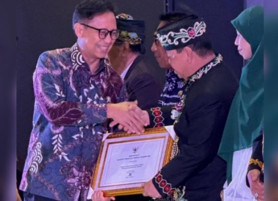 Bupati Kotim Halikinnor saat menerima Penghargaan Bebas Frambusia dari Kemenkes RI di Jakarta, Rabu, 6 Maret 2024