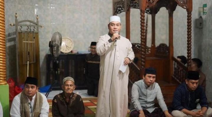 Bupati Kotim Halikinnor saat menyampaikan sambutan pada saat Safari Ramadan di Kecamatan Kota Besi