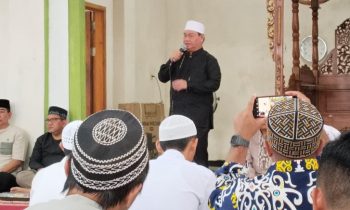 Bupati Kotim Halikinnor saat sambutan di Masjid Al Fath Kecamatan Telawang, Selasa, 19 Maret 2024