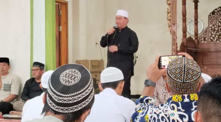Bupati Kotim Halikinnor saat sambutan di Masjid Al Fath Kecamatan Telawang, Selasa, 19 Maret 2024
