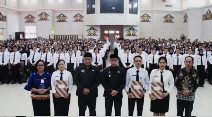 Foto bersama usai penyerahan SK pengangkatan PPPK Tenaga Teknis Murung Raya, Jumat, 22 Maret 2024.
