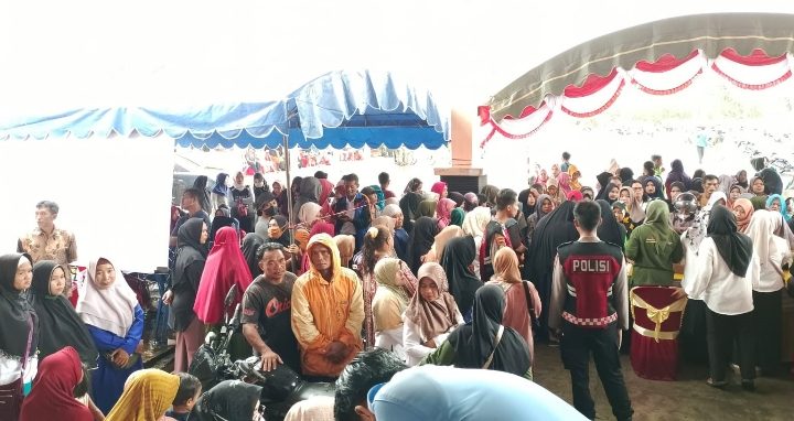 Gerakan Pangan Murah yang digelar Pemkab Seruyan dapat sambutan antusias dari masyarakat di Kuala Pembuang