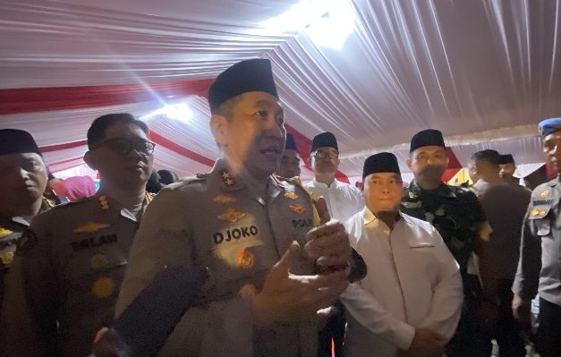 Kapolda Kalteng Irjen Djoko Purwanto saat diwawancari sejumlah awak media di halaman Gereja Eka Sinta Sampit, Rabu, 27 Maret 2024.