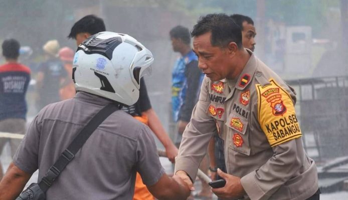 Kapolsek Sebangau, Ipda Ali Mahfud di lokasi kebakaran.