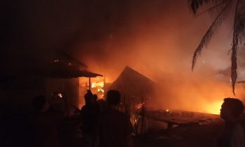Kebakaran hebat terjadi di seberang Perumahan Pendawa, Jalan Jenderal Sudirman KM 4,5 Sampit, Kamis 14 Maret 2024
