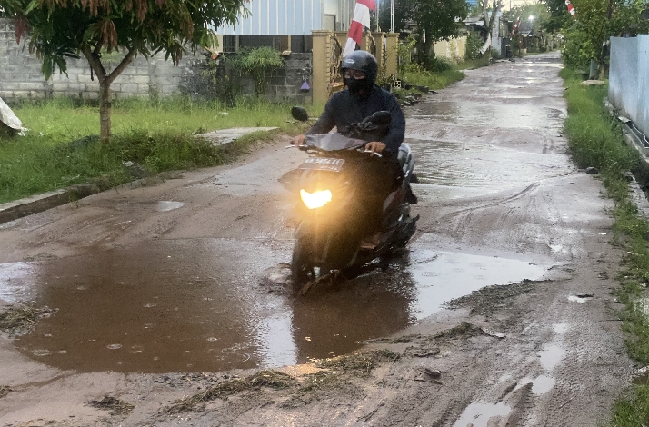 Halikinnor Menginstruksikan Perbaikan Segera Jalan Bukit Permai Sampit