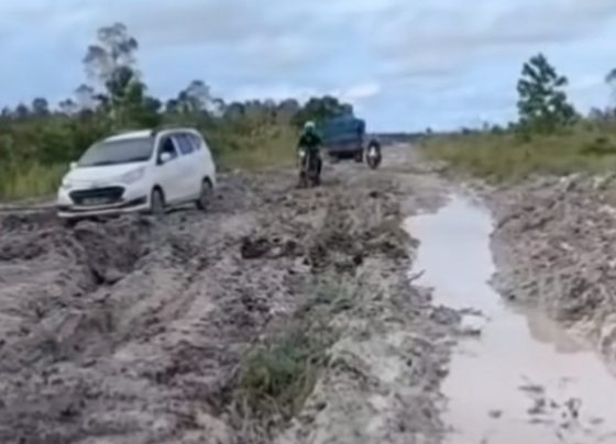 Kondisi salah satu titik kerusakan yang cukup parah di ruas Kuala Pembuang – Sembuluh