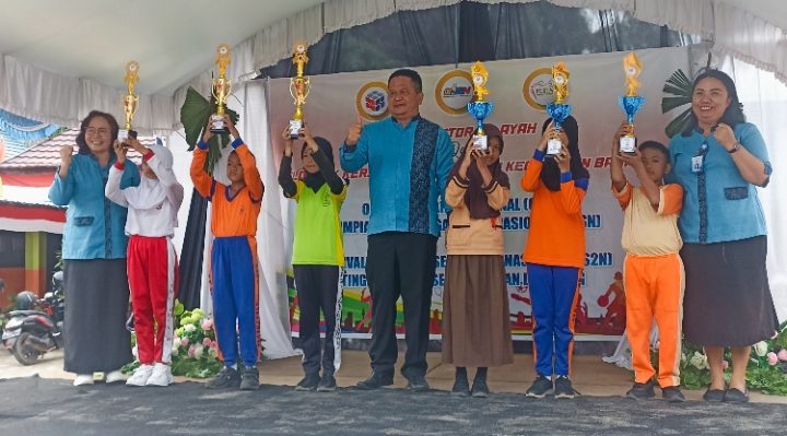 Para Juara dalam kompetisi OSN, O2SN, FLS2N tingkat Kecamatan Baamang 2024