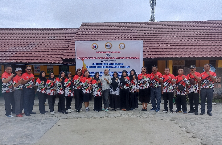 Para panitia OSN tingkat Kecamatan Baamang bersama Lurah Baamang Hilir, Lailu Hasanah, Sabtu 2 Maret 2024