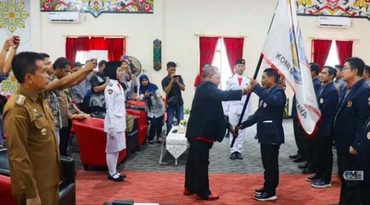 Pelantikan Pengurus KONI Mura masa bakti 2023 2027,di Gedung Dewan Adat Dayak (DAD) Kabupaten setempat di Puruk Cahu, Selasa, 26 Maret 2024.