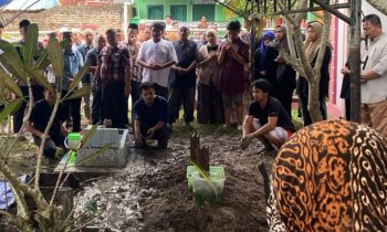 Pemakaman Istri Pj Bupati Seruyan di Jalan Perkutut, Sawahan, Sampit, Jumat 8 Maret 2024