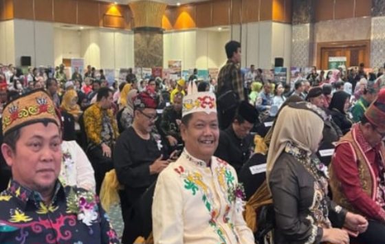 Pj Bupati Katingan, Saiful (paling kiri) menghadiri penyerahan penghargaan bebas frambusia dari Kementerian Kesehatan RI, Rabu, 6 Maret 2024.