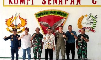 Pj Bupati Mura, Hermon berfoto bersama Danramil 07Murung, Kapten Inf M Syahroni, Danton 1 Kipan C Yonif 631Atg, Letda Inf Poyari, dan jajaran,