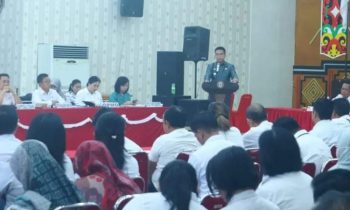 Pj Bupati Mura, Hermon menyampaikan sambutan saat rembuk stunting tingkat kabupaten, di GPU Tira Tangka Balang, Kota Puruk Cahu, Rabu, 20 Maret 2024