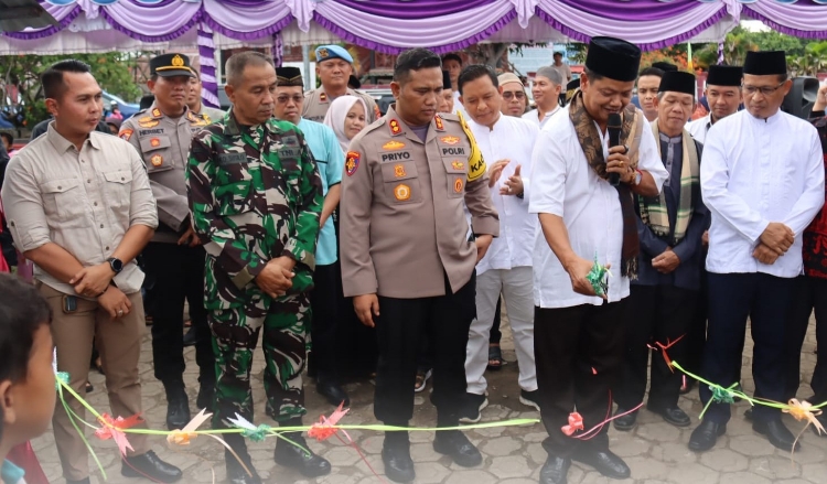 Pj Bupati Seruyan Buka Pasar Kue Ramadan di Kuala Pembuang