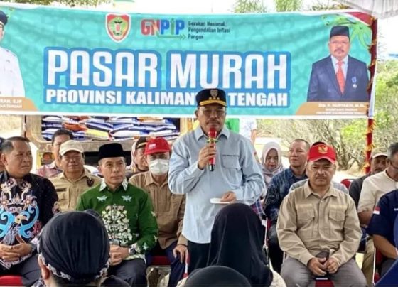 Sekda Kalteng, Nuryakin membuka pasar murah di Puruk Cahu, Kabupaten Murung Raya , Minggu, 17 Maret 2024.