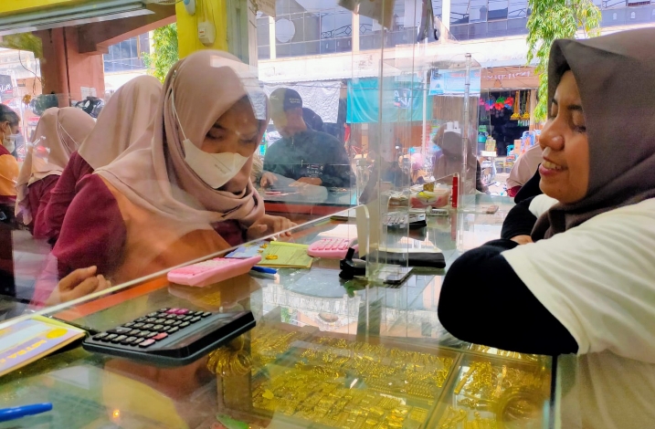 Harga Emas di Sampit Naik Pembeli Tetap Berjubel