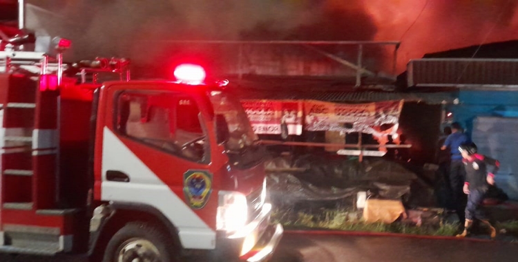 Kios Sayuran di Kuala Pembuang Nyaris Habis  Dilalap Si Jago Merah