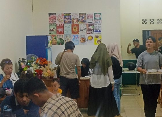 Viral! Warga Sampit Rela Antre Santap Cita Rasa Bakmi Timoer di Sampit, Rabu 13 Maret 2024