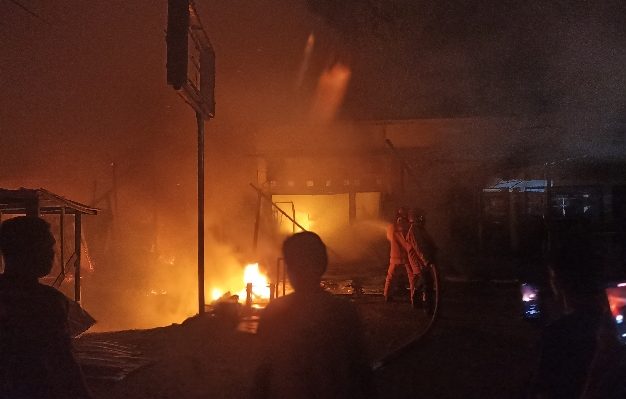 Warung soto, bengkel, dan ruko 3 pintu ludes terbakar di Jalan Jenderal Sudirman KM 4,5 Sampit, Kamis 14 Maret 2024