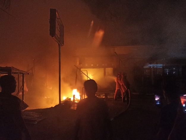Warung Soto, Bengkel, dan Ruko 3 Pintu Ludes Terbakar di Jalan Jenderal Sudirman KM 4,5 Sampit