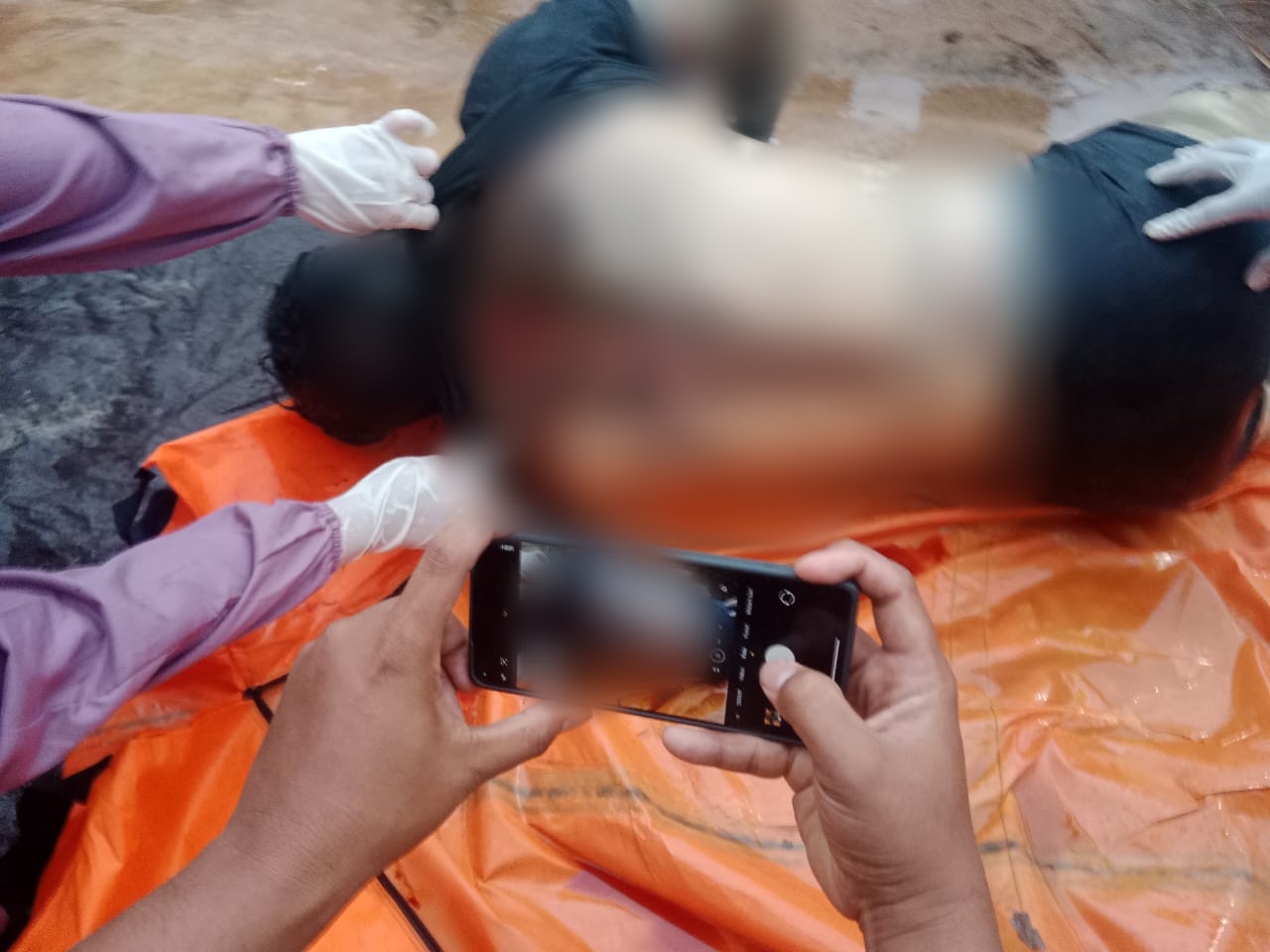 Semakin Busuk, Mayat Pria Tanpa Identitas di Desa Tumbang Sangai Sudah Dimakamkan
