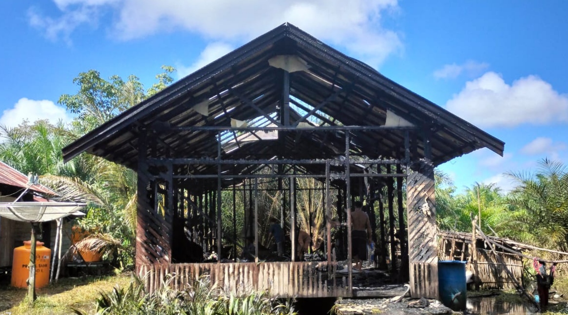 Ditinggal Bekerja, Rumah di Samuda Jadi Arang