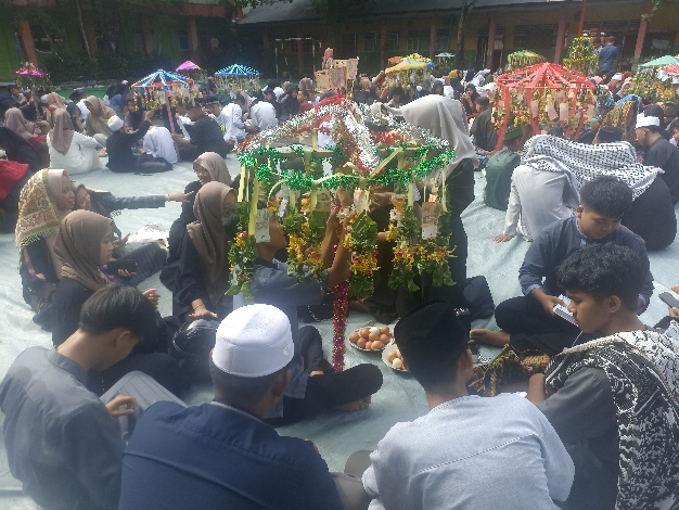 24 Payung Kembang Hiasi Khataman Al-Quran SMPN 2 Sampit