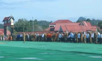 Apel gabungan lingkungan Pemkab Murung Raya di halaman Kantor Bupati Mura, Selasa, 16 April 2024