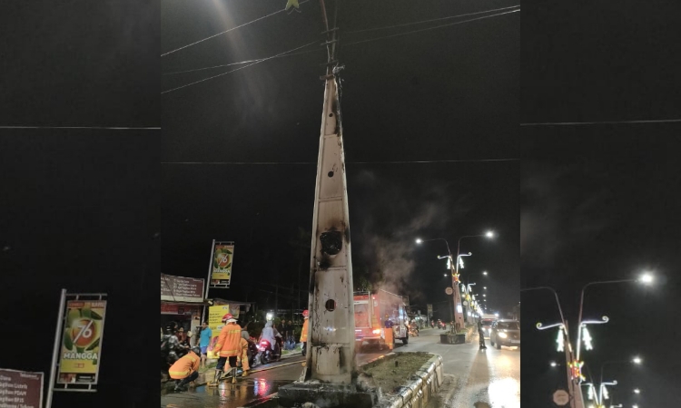 Bikin Panik! PJU di Jalan Tjilik Riwut Terbakar