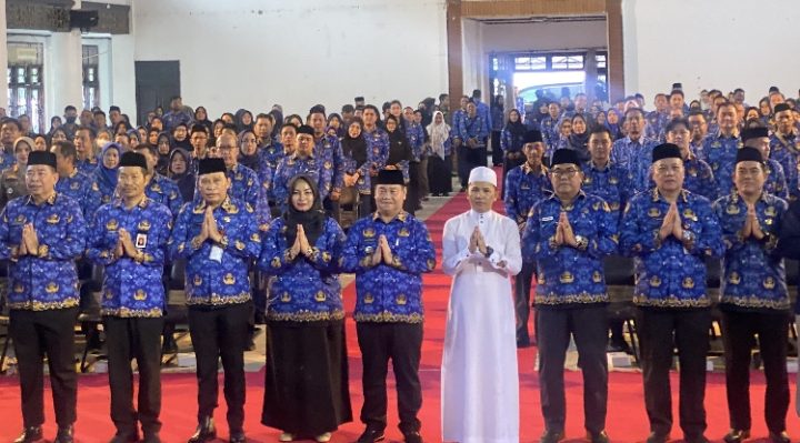 Bupati Kotim Halikinnor beserta Jajaran saat berfoto bersama setelah kegiatan Halal Bihalal, Rabu, 17 April 2024