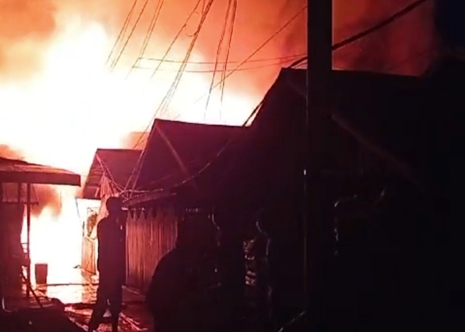 Kebakaran Melanda Permukiman Padat Penduduk di Punton Palangka Raya