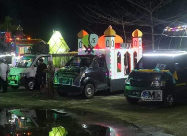 Masyarakat Murung Raya Antusias Memeriahkan Pawai Takbiran