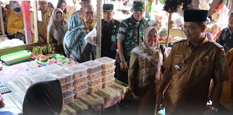 Jelang Idulfitri, Pj Bupati Seruyan Pantau  Ketersediaan dan Harga Bahan Pokok