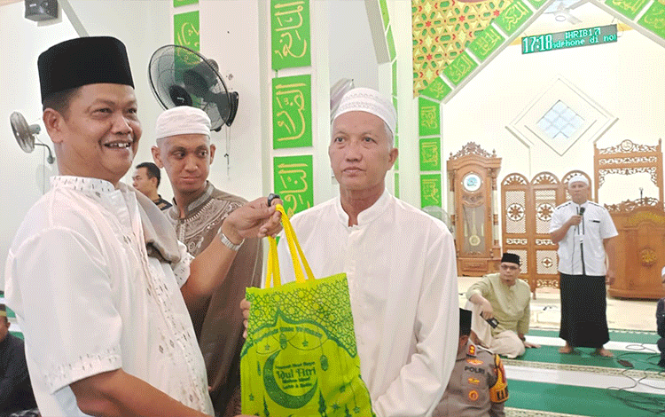 Buka Puasa Bersama Warga, Pj Bupati Seruyan: Jaga Kerukunan dan Kondusivitas Daerah