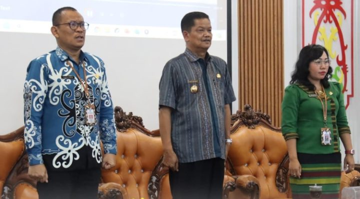 Pj Bupati Seruyan Djainuddin Noor (tengah)  membuka Rapat Koordinasi Pembahasan Aset Tanah di Bawah Jalan.