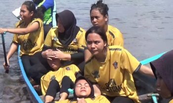 Tampam sejumlah peserta pingsan saat di tengah tengah pertandingan Lomba Dayung di Sungai Mentaya Sampit, Selasa, 23 April 2024