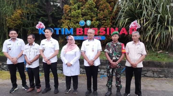 Wakil Bupati Kotim Irawati beserta jajaran berfoto bersama dengan Kepala BNN Provinsi di Branding Kotim Bersinar, Rabu, 24 April 2024.