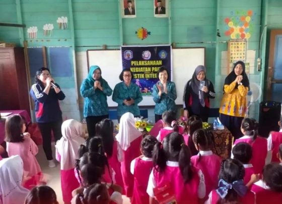 Bunda PAUD Murung Raya, Melsi Hermon beserta pengurus Pokja PAUD Mura berkunjung ke TK Puruk Kambang, Desa Dirung Lingkin, Selasa, 7 Mei 2024