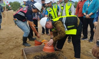 Bupati Katingan, Saiful meletakan batu pertama pembangunan Rumah Sakit Pratama Kecamatan Katingan Kuala di Desa Bangun Jaya, Kamis, 30 Mei 2024