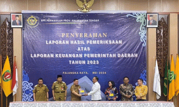 Bupati Kotim Halikinnor menerima laporan hasil pemeriksaan keuangan dengan opini WTP dari BPK RI di Palangka Raya, Senin, 20 Mei 2024.