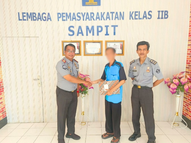 Satu Warga Binaan Lapas Sampit Terima Remisi Khusus Waisak