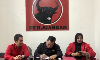 Pasangan Harati saat mendaftar menjadi bakal calon bupati dan wakil bupati Kotim ke DPC PDIP Kabupaten Kotim, Kamis, 9 Mei 2024.