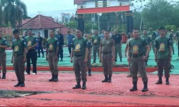 Pembukaan Latihan Beladiri Bersama Personil Satpol PP dan Pemadam Kebakaran Murung Raya 2024, di halaman kantor bupati Mura, Jumat, 3 Mei 2024.