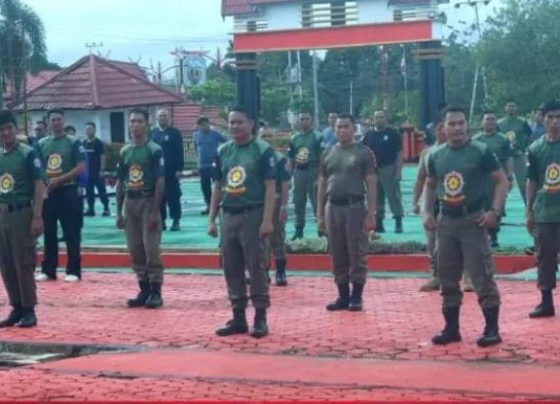 Pembukaan Latihan Beladiri Bersama Personil Satpol PP dan Pemadam Kebakaran Murung Raya 2024, di halaman kantor bupati Mura, Jumat, 3 Mei 2024.